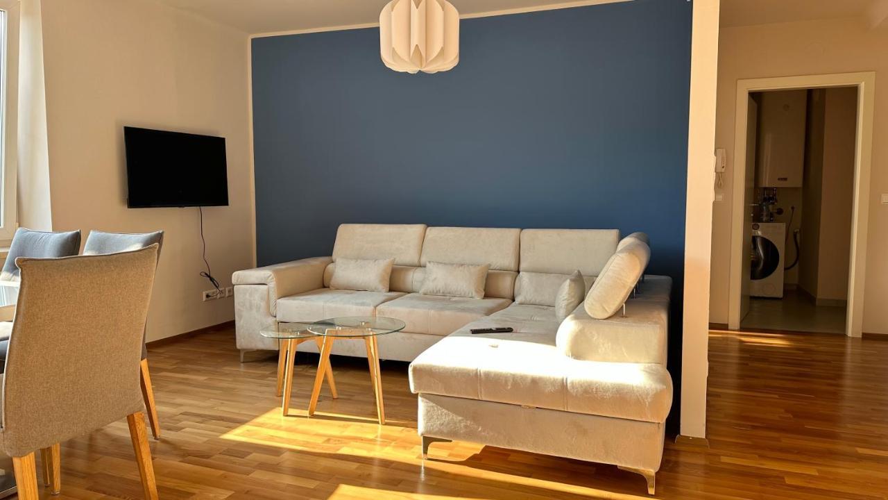 Homely Stay Apartment 2 Sankt Poelten Esterno foto